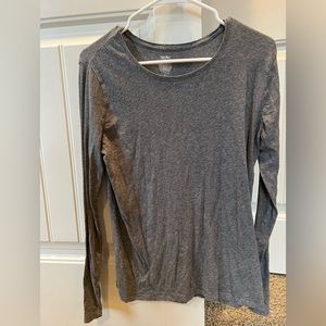Woman’s Mossimo gray long sleeve top